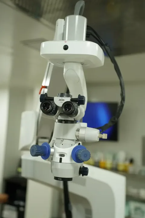 Zeiss Lumera i surgical microscope