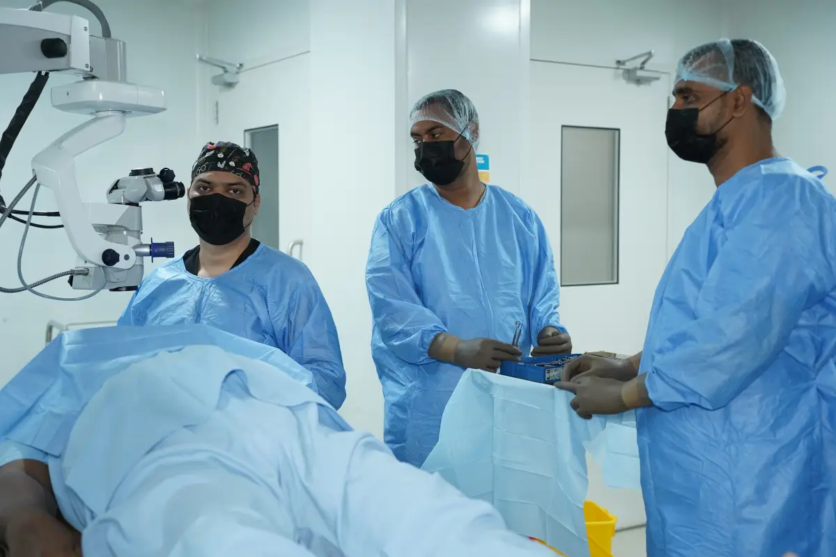 Callisto Eye surgical guidance overlay in the operating theatre