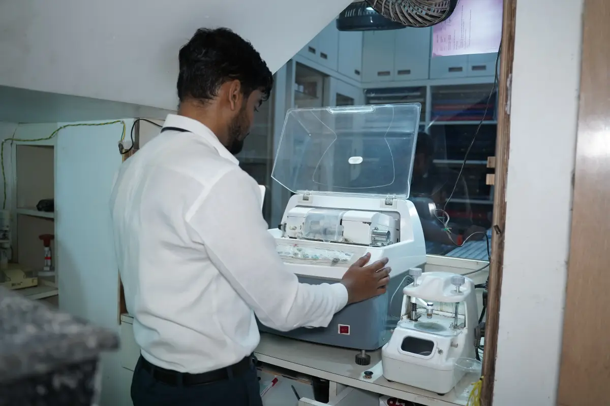 Autoedger in the optical workshop